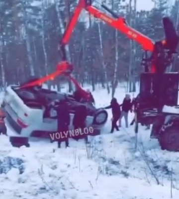 На Волині автівка злетіла в кювет і перекинулася