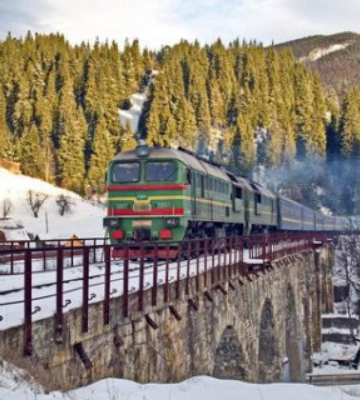 Новинка для туристів: через Рівне вперше курсуватиме поїзд до Рахова (ВІДЕО)