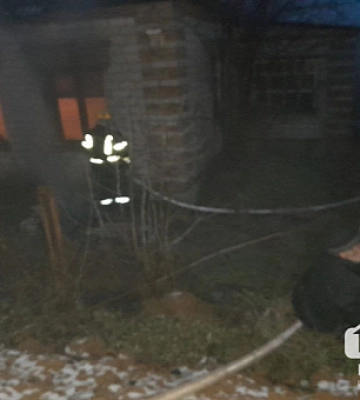В Кривом Роге на пожаре пожарные спасли двух человек