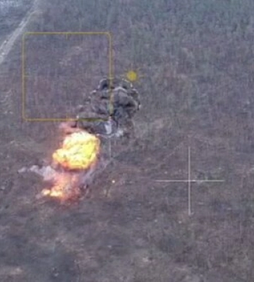 Уничтожение дроном-камикадзе вражеского танка Т-80 на Луганщине. ВИДЕО