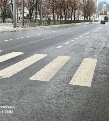 До робіт застосували комплексний підхід: у Дніпрі цього року відремонтували понад 700 тис. квадратних метрів зруйнованого дорожнього покриття