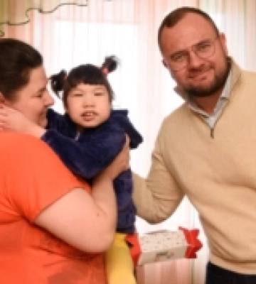 У Луцьку служби таксі розвезли подарунки понад 200 дітям з інвалідністю