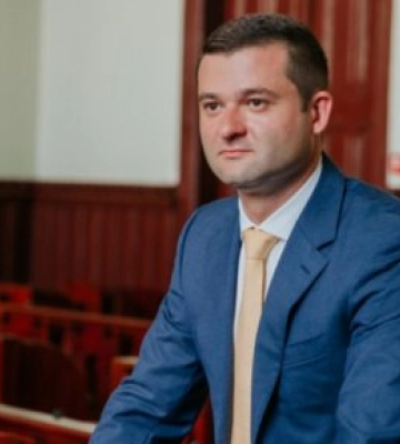Міський голова Мукачева Андрій Балога тримає під «матрацом» 622 500 євро та жінка 1 8920 000 гривень