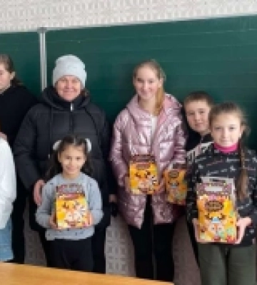 У громаді на Волині дітям із соціально вразливих родин вручили солодкі подарунки