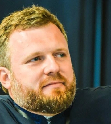 Скандального Пашу «Мерседеса» прийшов відвідати священник ПЦУ з Волині і приніс йому презент: соцмережі обурені