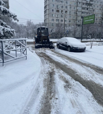 Усувати наслідки снігопаду у Харкові комунальники почали ще о 5:00