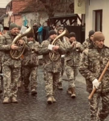 На Закарпатті попрощалися із полеглим на війні Олександром Гнетилом