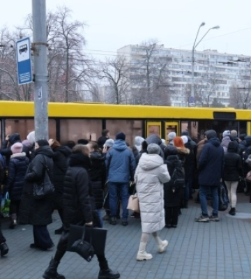 У Києві від &quot;Либідської&quot; до &quot;Деміївської&quot; курсуватиме тимчасовий автобус