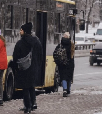 У Києві від &quot;Либідської&quot; до &quot;Деміївської&quot; курсуватиме тимчасовий автобус