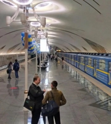 У Києві між станціями «Теремки» - «Деміївська» відзавтра запускають «човниковий» рух поїздів