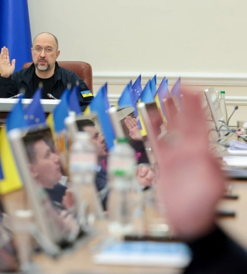 Чергове засідання КМУ: Шмигаль доповів про відновлення пошкодженого житла та відбудову лікарень