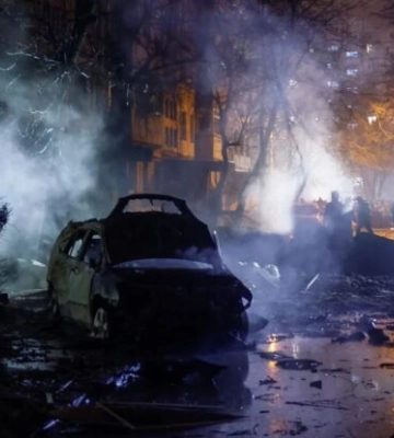 Удар баллистикой по Киеву: десятки пострадавших и большие разрушения