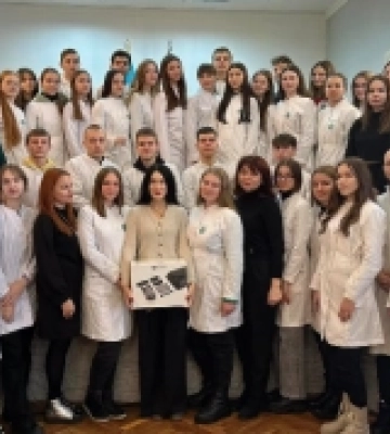 Студенти Волинського медінституту збирають на дрона військовим
