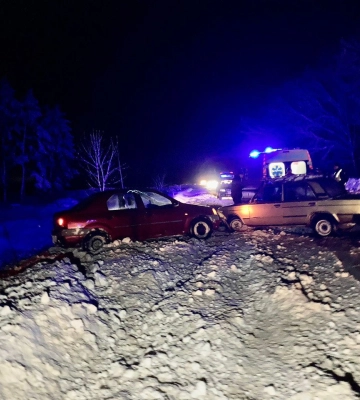 На Сумщині водійка збила чоловіка, авто якого з&#039;їхало у кювет