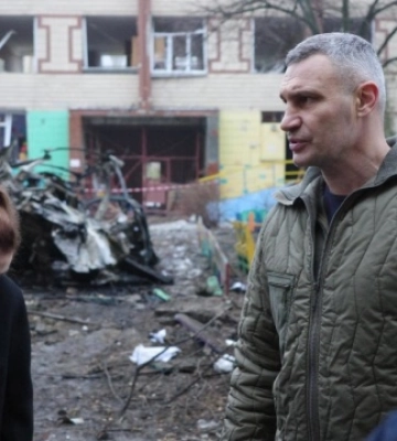 Ракетна атака на Київ: Кличко оглянув пошкоджений будинок у Дніпровському районі