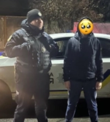 У Мукачеві патрульні повернули додому хлопця, про зникнення якого повідомив батько