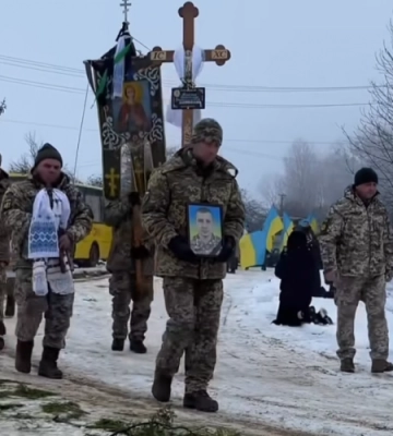 На Волині всім селом прощалися із загиблим на Донеччині Героєм Олександром Ткачиком. Відео