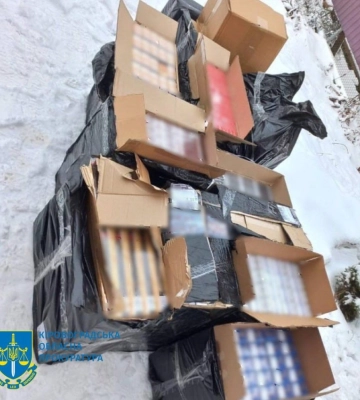 На Кіровоградщині викрили чоловіків, які продавали контрафактні цигарки та сурогатний алкоголь