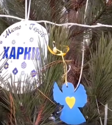 Містам-героям: у Кропивницькому присвятили ялинку Харкову (відео)