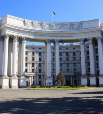 Голова МЗС Ірану назвав Україну "чорним ринком", де бойовики отримують зброю. У Києві відреагували