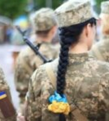 Мобілізація жінок в Україні: депутатка Безугла вимагає запровадити “рівні обов’язки”