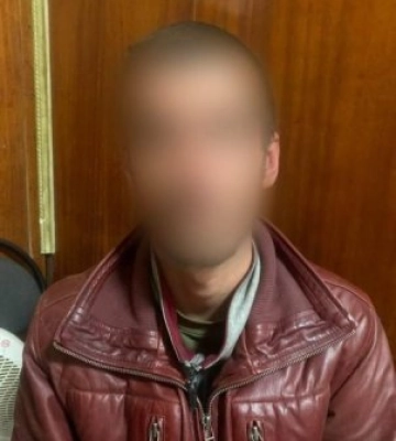 У Миколаєві поліцейські затримали чоловіка за нанесення тяжких тілесних ушкоджень товаришу