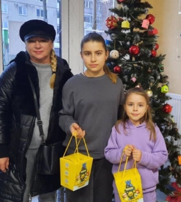 Дети из Мариуполя, проживающие в Тернополе и Хмельницком, получили поздравления с новогодними праздниками от Фонда Рината&amp;hellip;
