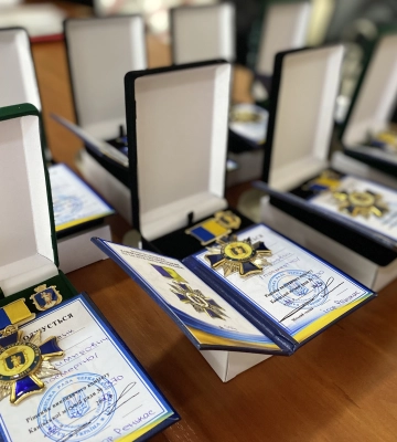 Родинам загиблих канівців передали відзнаки “За заслуги перед містом”