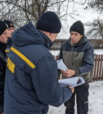 Пожежна безпека у селах Рівненщини. Рятувальники провели профілактичні заходи серед населення (ВІДЕО)