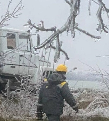 Негода триває: ДТЕК повернув світло ще для понад 100 тисяч родин Дніпропетровщини та Донеччини