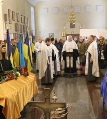 Полтавська громада попрощалася із загиблими Героями Іваном Стадніченком та Миколою Брюхом