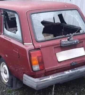 Окупанти двічі за день обстріляли Нікополь з важкої артилерії й атакували дроном-камікадзе, поранено жінку. ФОТОрепортаж
