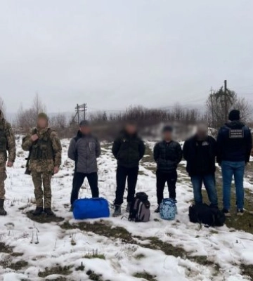 На Закарпатті затримали чотирьох чоловіків, які намагалися у незаконний спосіб перетнути українсько-словацький кордо