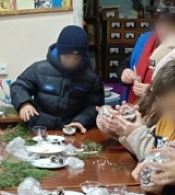 У селі Ренійської громади Ізмаїльського району вчилися виготовляти новорічні іграшки