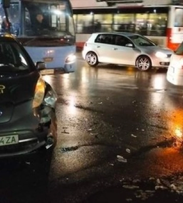 У Луцьку сталася потрійна аварія за участі таксі. Фото