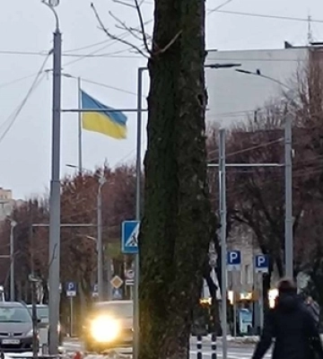 Найвищий прапор знову височіє на Київському майдані 