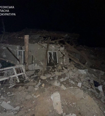 Росіяни завдали ракетного удару по Херсонщині, загинула жінка. Вночі окупанти двічі обстріляли Херсон. ФОТО