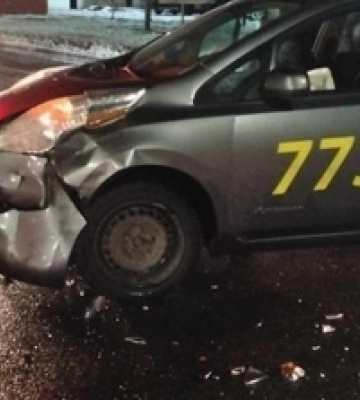 У Луцьку – подвійна аварія за участі таксі: шукають очевидців 
