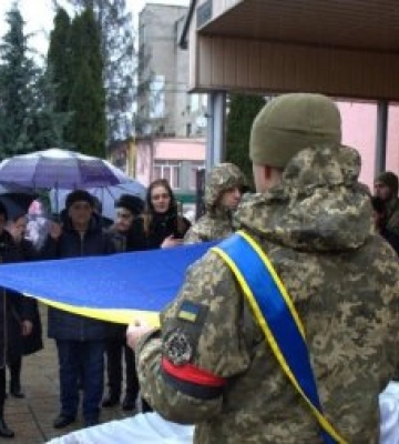 На Закарпатті попрощалися із полеглим на війні Василем Чікою