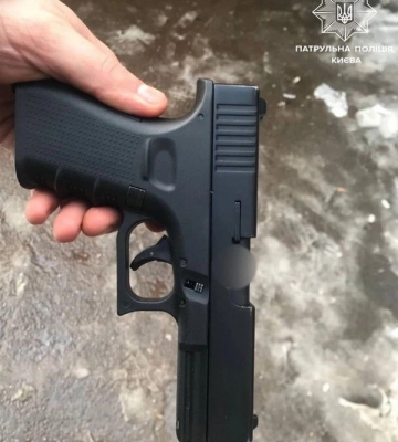 Поліція затримала чоловіка, який влаштував стрілянину у Подільському районі столиці