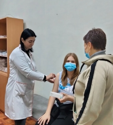 У Миколаєві вакцинували дівчат від 9 до 14 років проти вірусу папіломи людини
