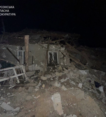 Росіяни завдали ракетного удару по Херсонщині, загинула жінка. Вночі окупанти двічі обстріляли Херсон. ФОТО