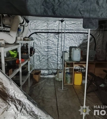 На Дніпропетровщині Нацполіція вилучила у наркоділків 400 кг психотропів та прекурсорів