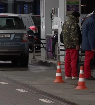 Майже 60 гривень за літр: АЗС у Київській області показали, скільки коштують бензин, дизель та автогаз