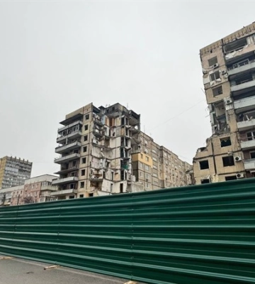 У Дніпрі розпочали реконструкцію будинку на Перемозі, у який влучила російська ракета