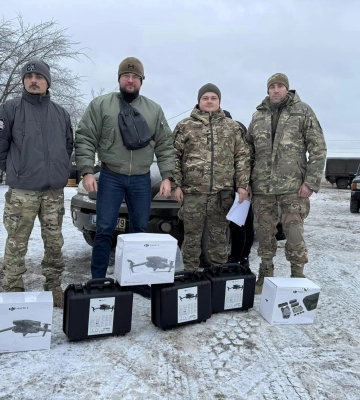 Квадрокоптери та автівки: мер Луцька відвіз допомогу військовим, які зараз на Авдіївському та Лиманському напрямках