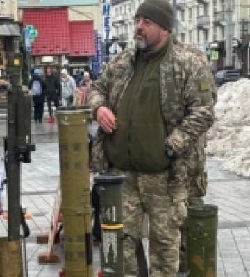 У центрі Луцька військові влаштували виставку трофеїв, щоб зібрати гроші на авто і дрон