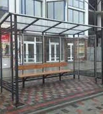 У Кривому Розі чоловіка побили та обікрали на зупинці