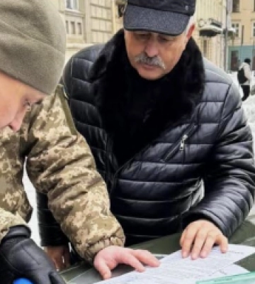 Підприємці Самбора для мобільної групи ЗСУ придбали автомобіль