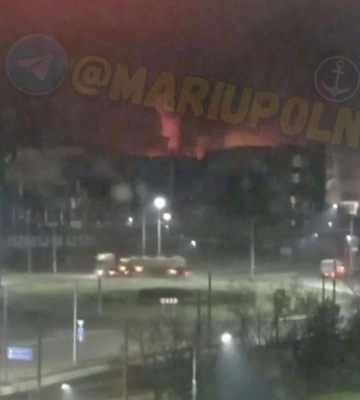 В оккупированном Мариуполе раздались взрывы и разгорелся пожар - соцсети